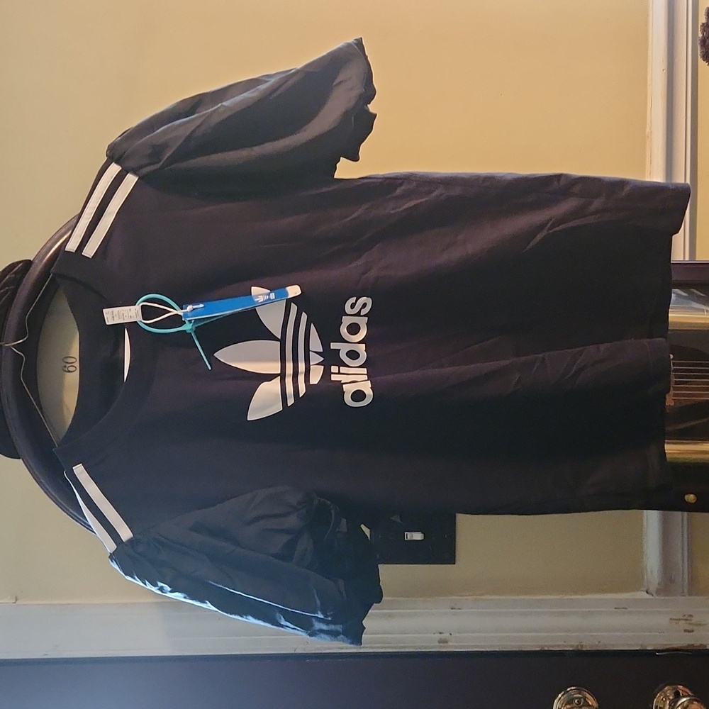 Adidas puff black/white short sleeve t shirt